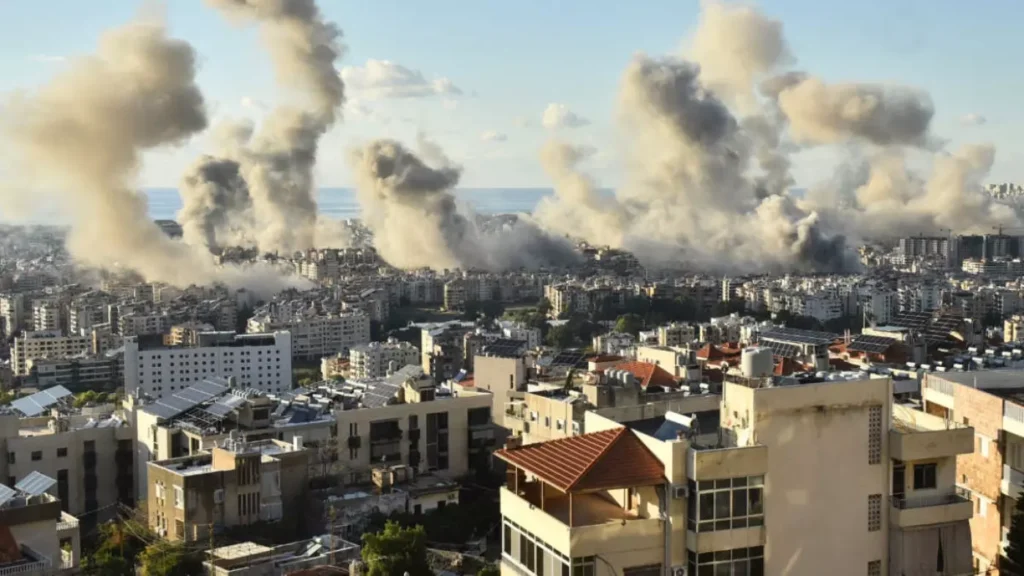 Smoke billows above Beirut’s southern suburbs following an Israeli airstrike, 26 November 2024 (AFP photo)