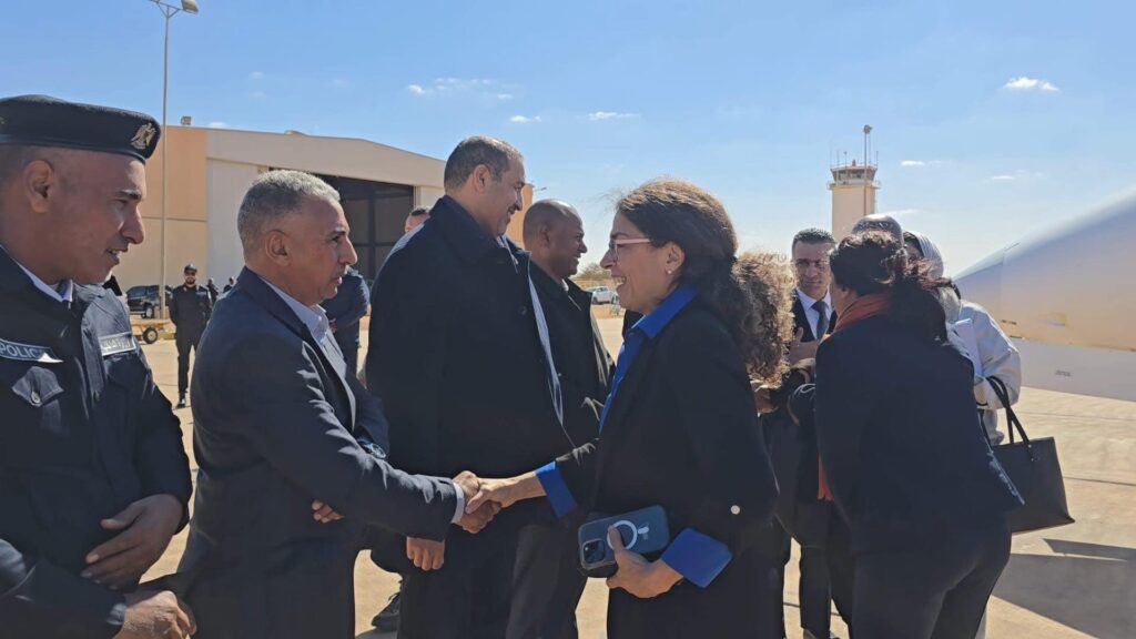 Mayor of Kufra, Abdulrahman Aqoub, welcomes UNSMIL Officer-in-Charge Stephanie Koury upon arriving in Kufra, 20 December 2024. (Kufra Municipality Photo)