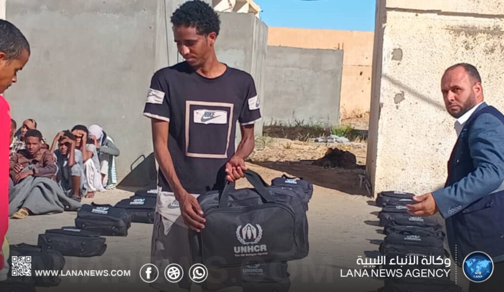 The Libyan Relief and Humanitarian Works Authority (LRHWA), in cooperation with the UNHCR, provide humanitarian assistance to refugees and detainees at illegal immigration shelters in Sabha, 28 December 2024. (LANA PHOTO)