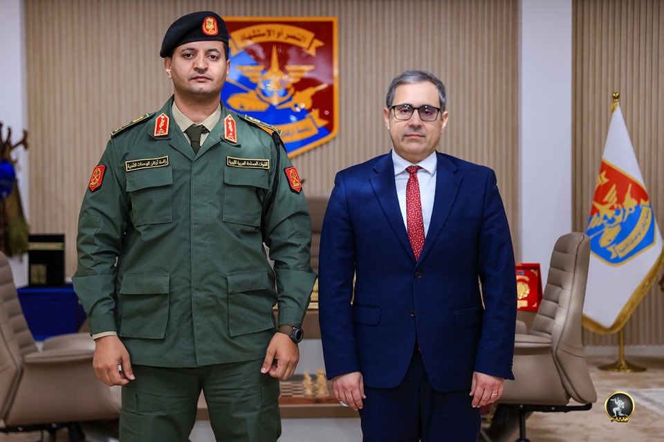 The Chargé d'Affaires of the US Embassy in Libya, Jeremy Brent, with the Chief of Staff of the Security Forces "General Command", Lieutenant General Khaled Haftar in Benghazi, 14 January 2025. (CSSF photo)