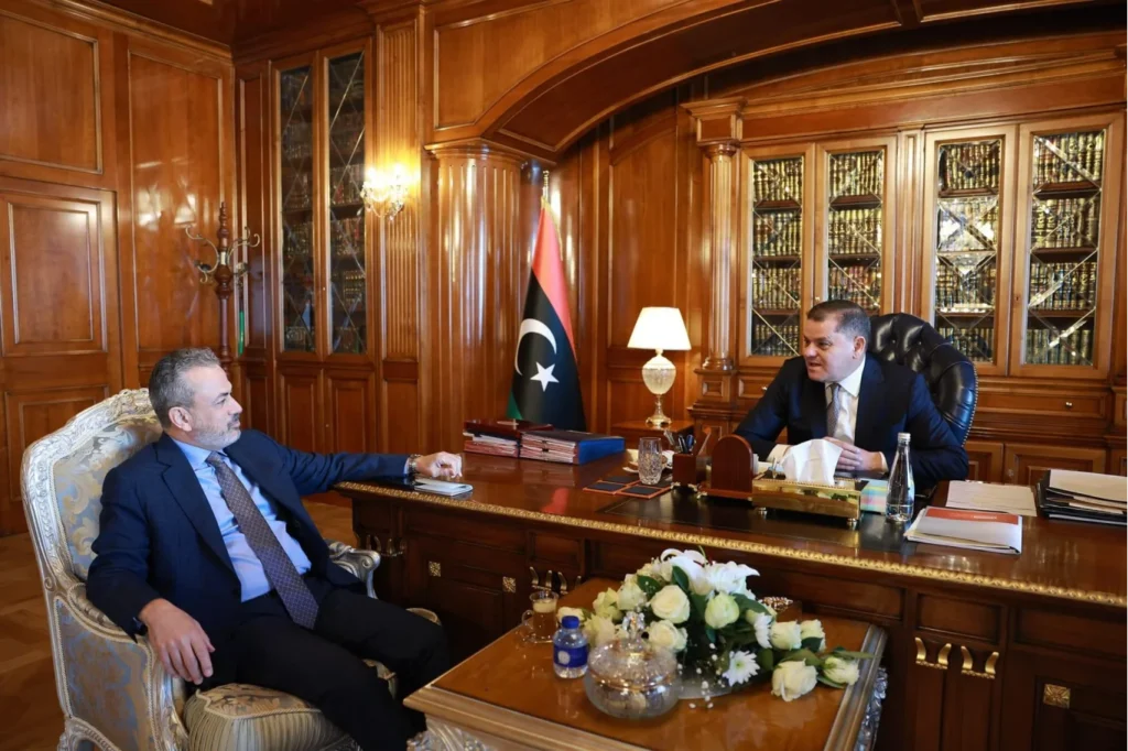 PM Abdulhamid Dbeibah, R, and NOC Chairman Farhat Bengdara, meeting in Tripoli, 18 November 2024. (GNU photo)